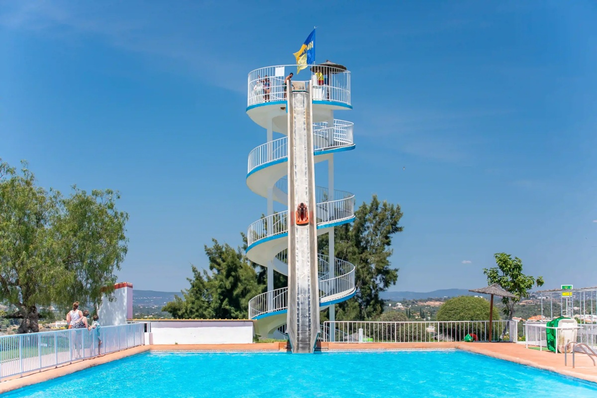 Family pools and rest areas at Aqualand Algarve