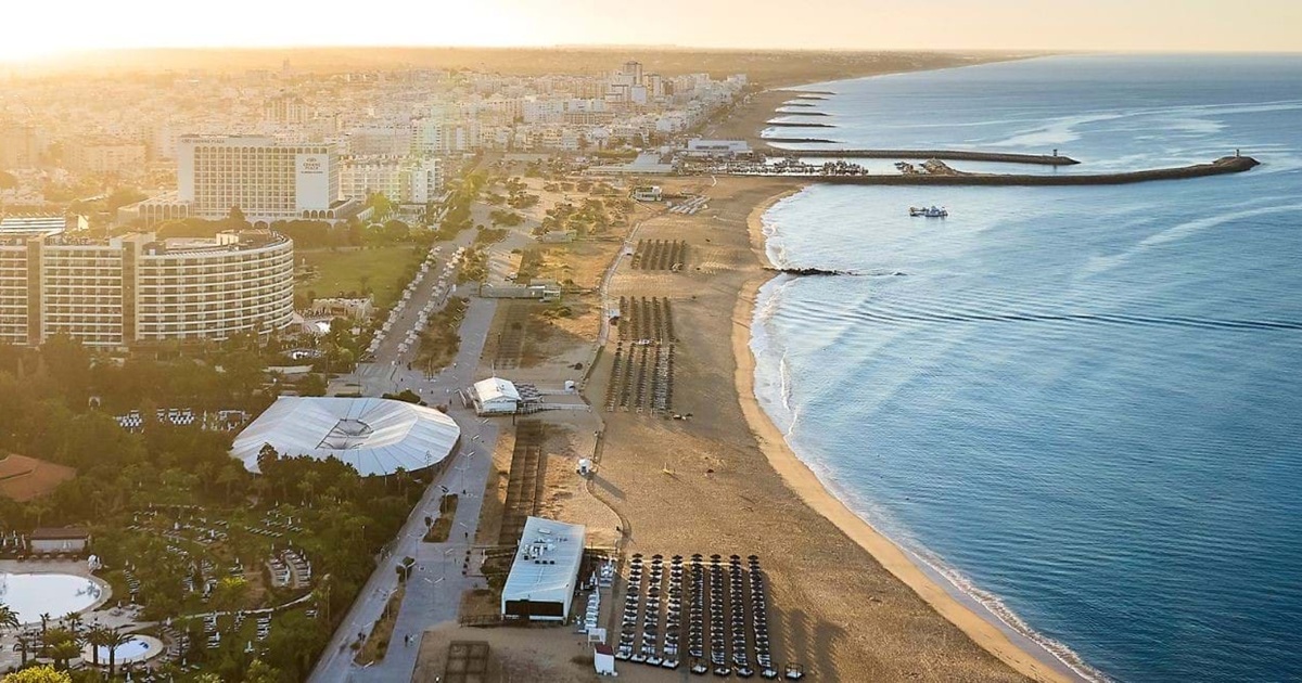 Praia de Vilamoura beach and shoreline on the Loulé coast
