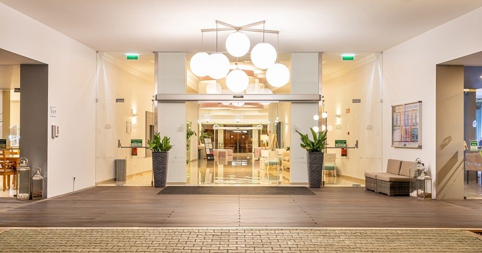 Modern lobby entrance with glass doors and spherical lights at 3HB Clube Humbria