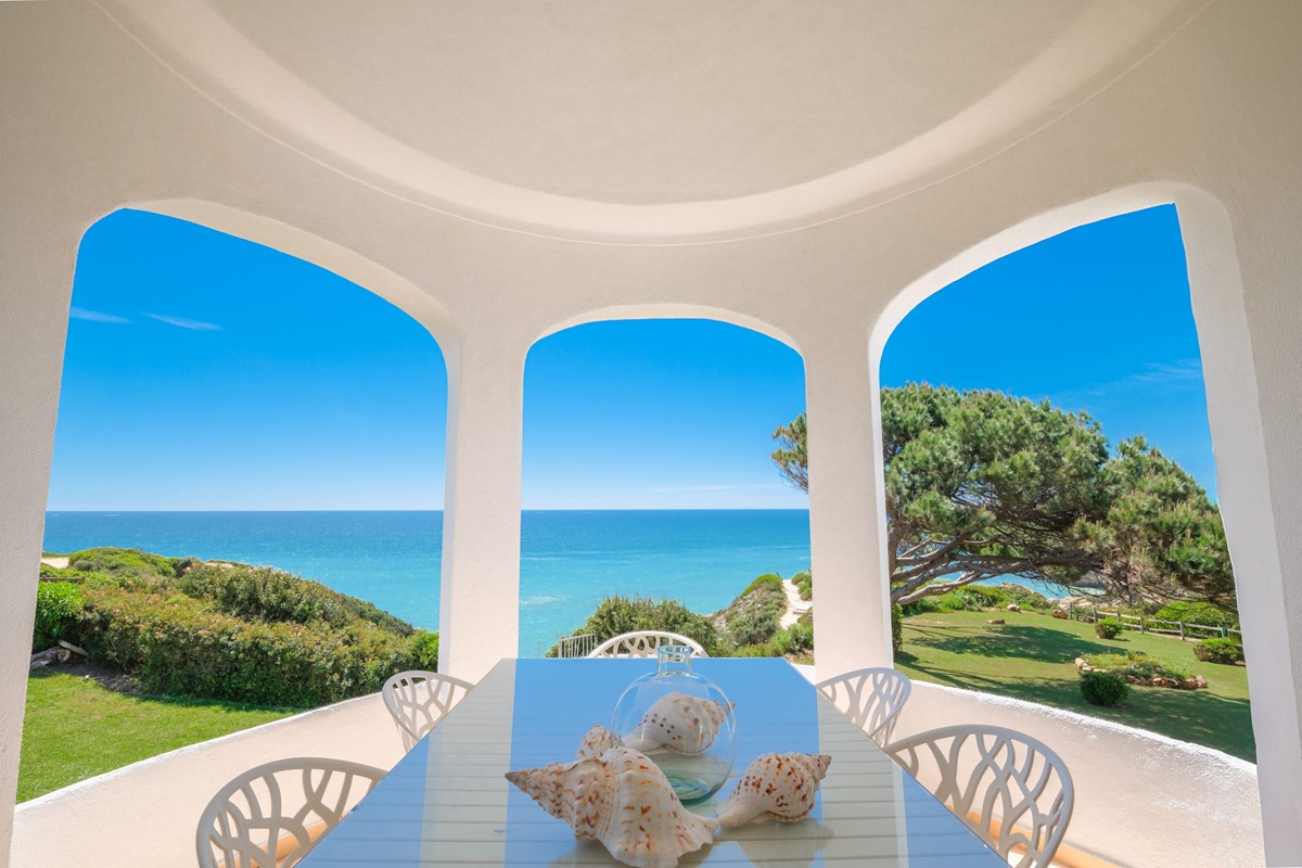 Seafront holiday villas at Aldeamento do Levante, Porches