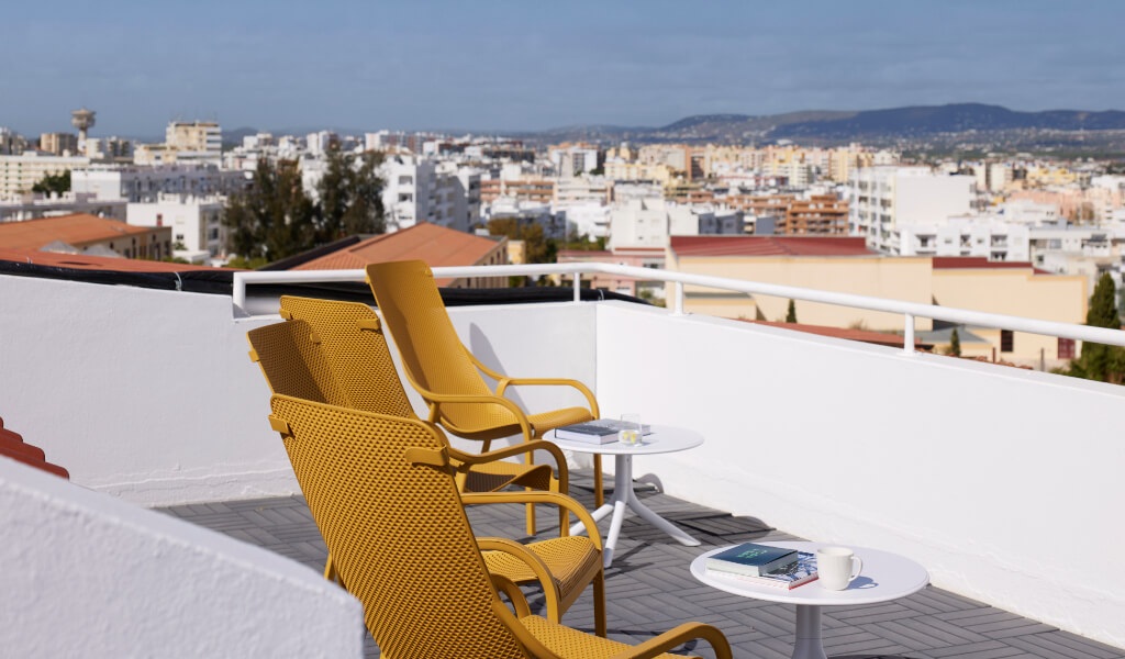 Design room and terrace at Alto House, Faro