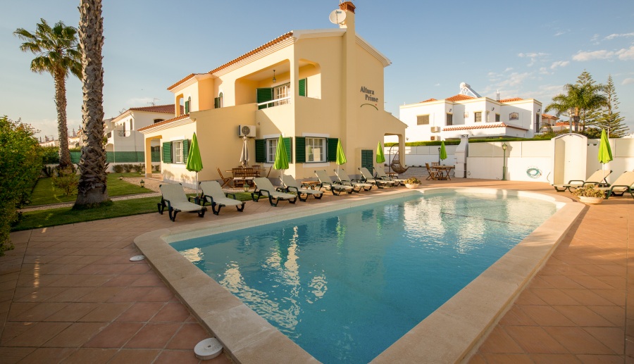 Altura Prime villa and pool in Altura, east Algarve