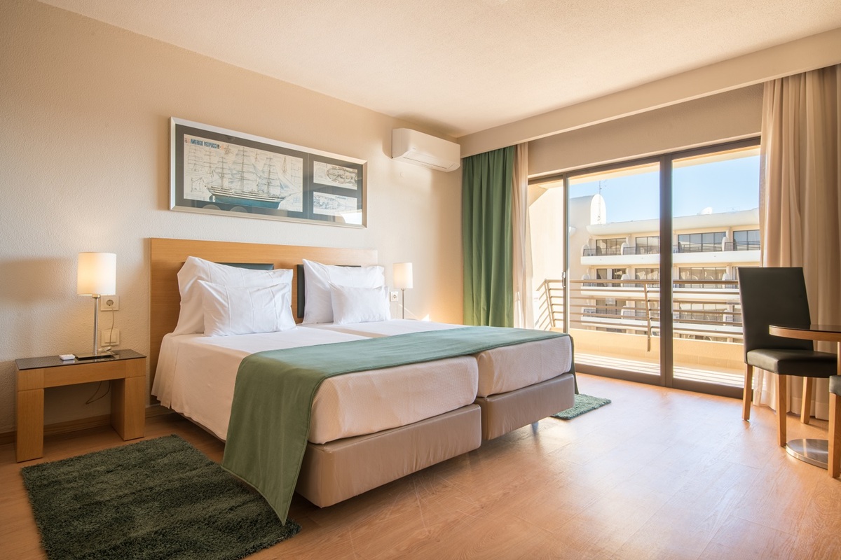 Pool and grounds at Hotel Vila Galé Marina, Vilamoura